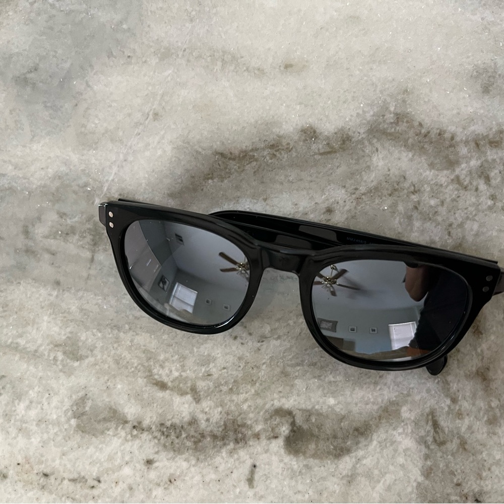 Marc by Marc Jacobs polarized mirror sunglasses black frame.